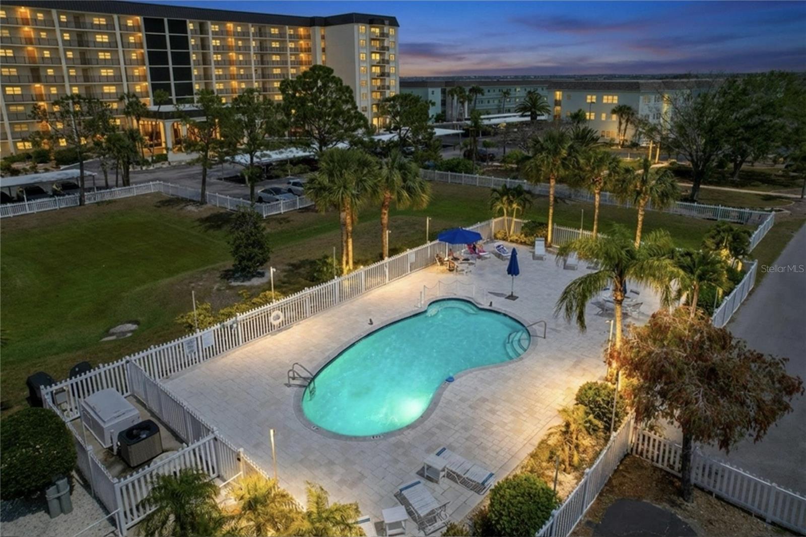 ISLAND PARK PL - Residential