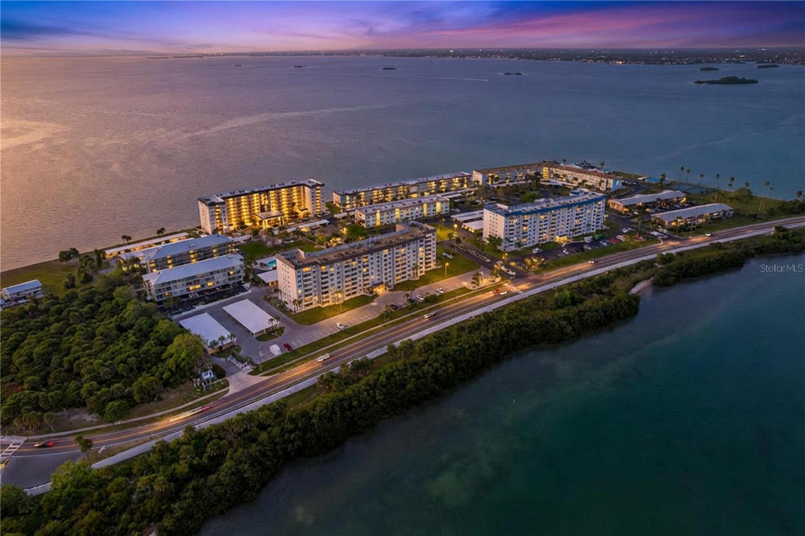 ISLAND PARK PL - Residential