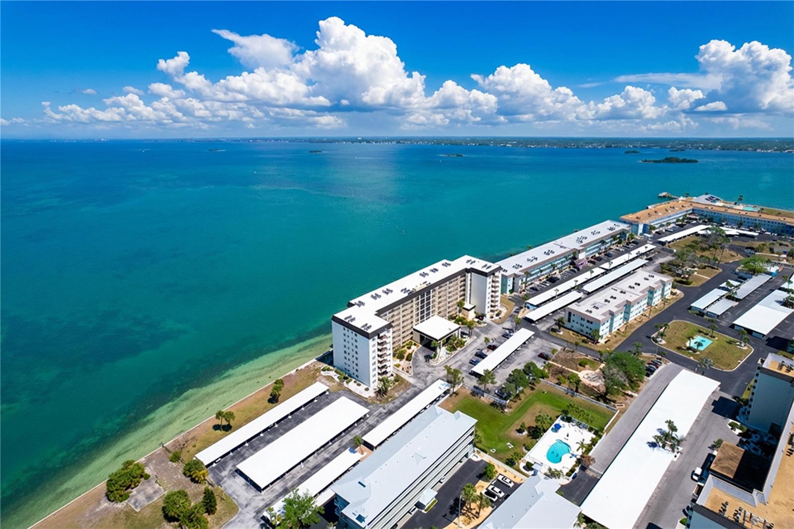 ISLAND PARK PL - Residential