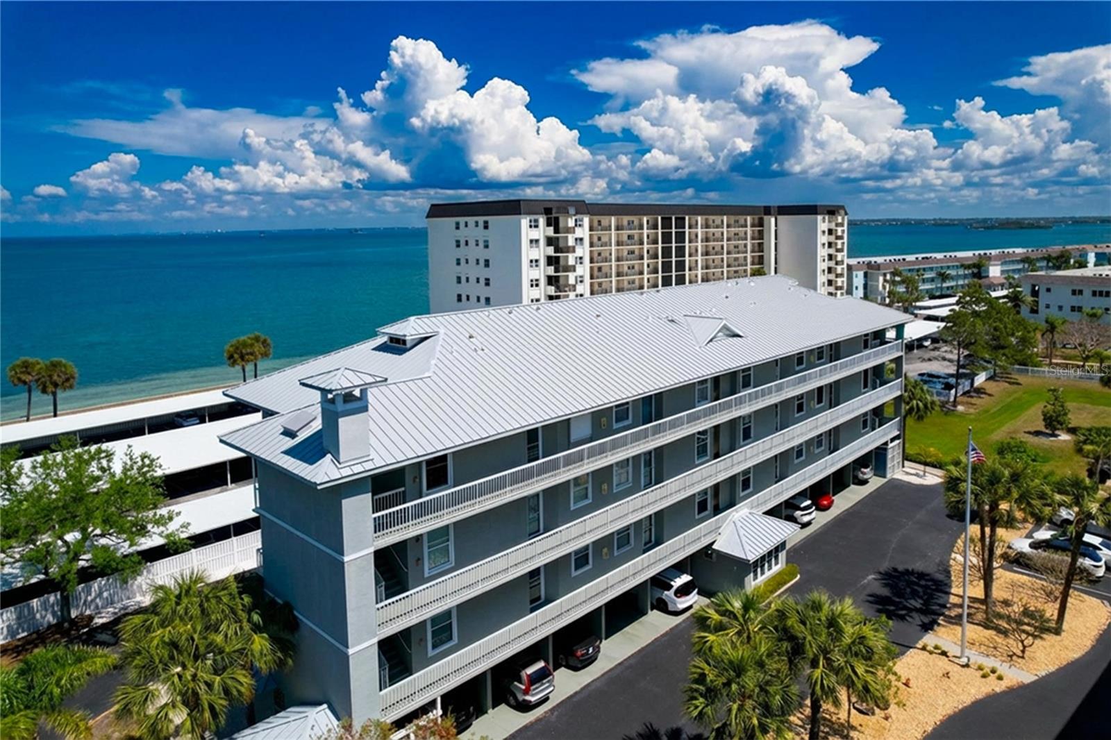 ISLAND PARK PL - Residential