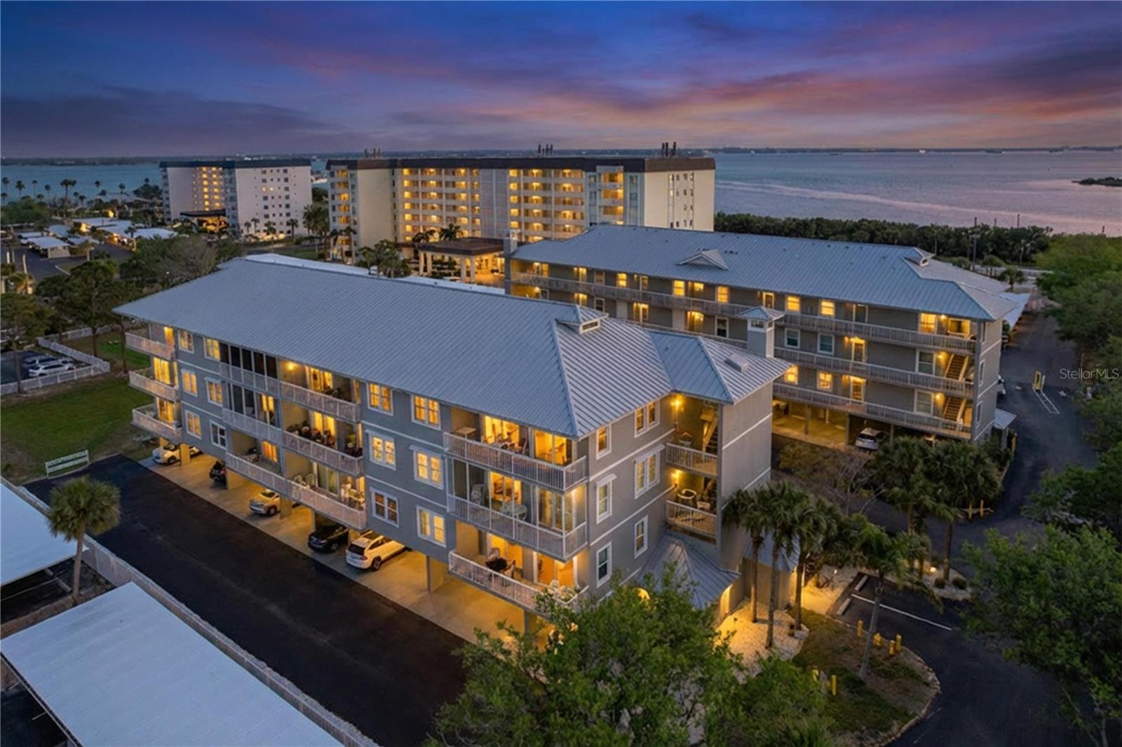 ISLAND PARK PL - Residential