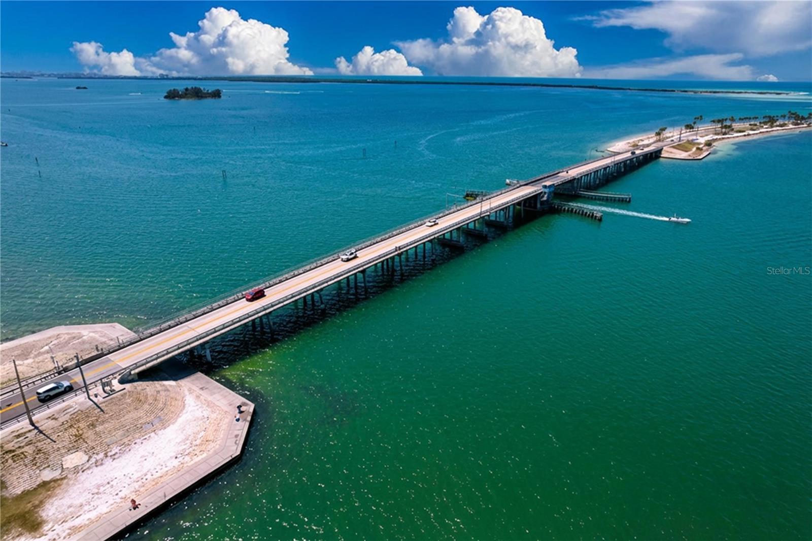 ISLAND PARK PL - Residential