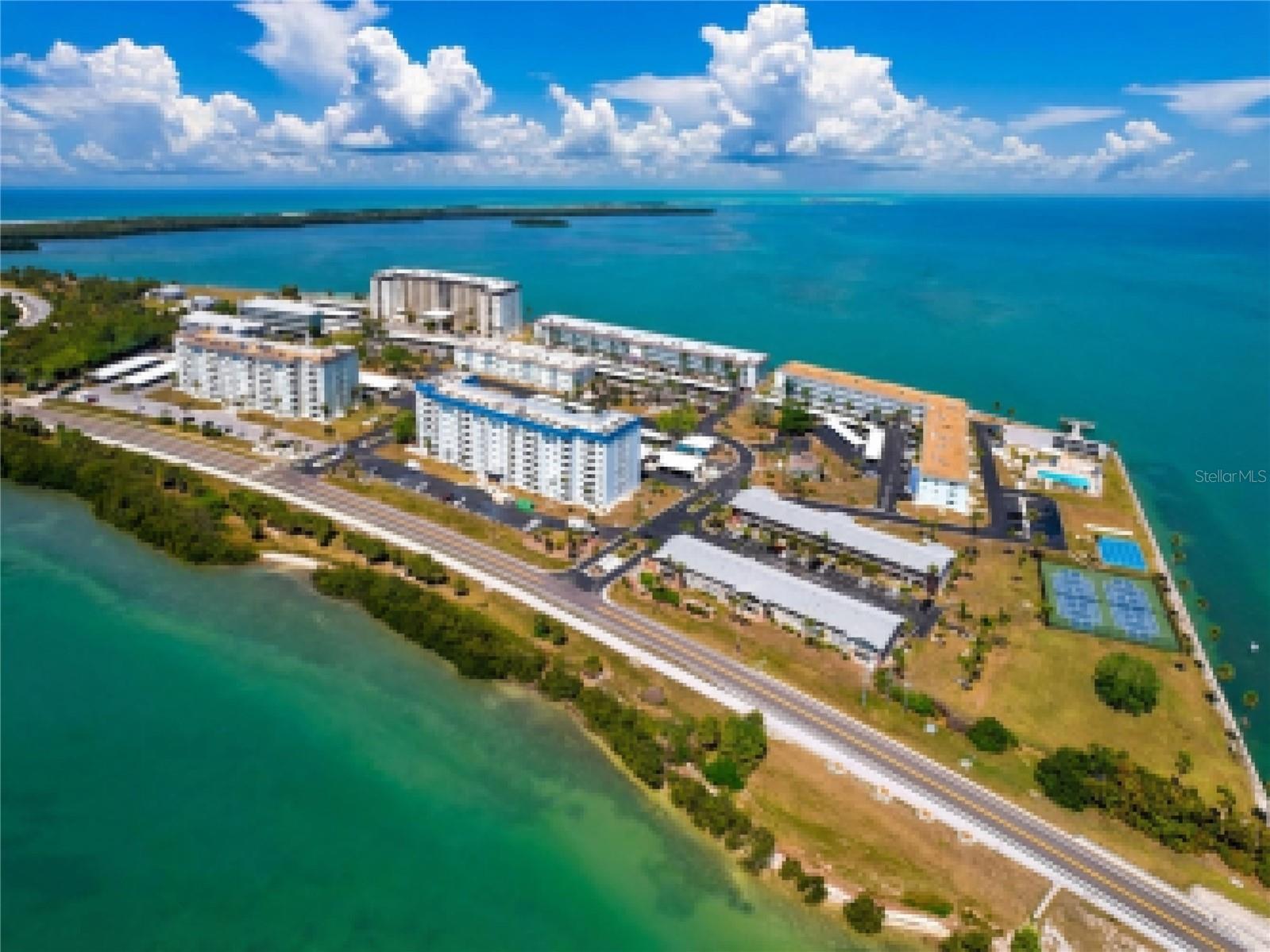 ISLAND PARK PL - Residential