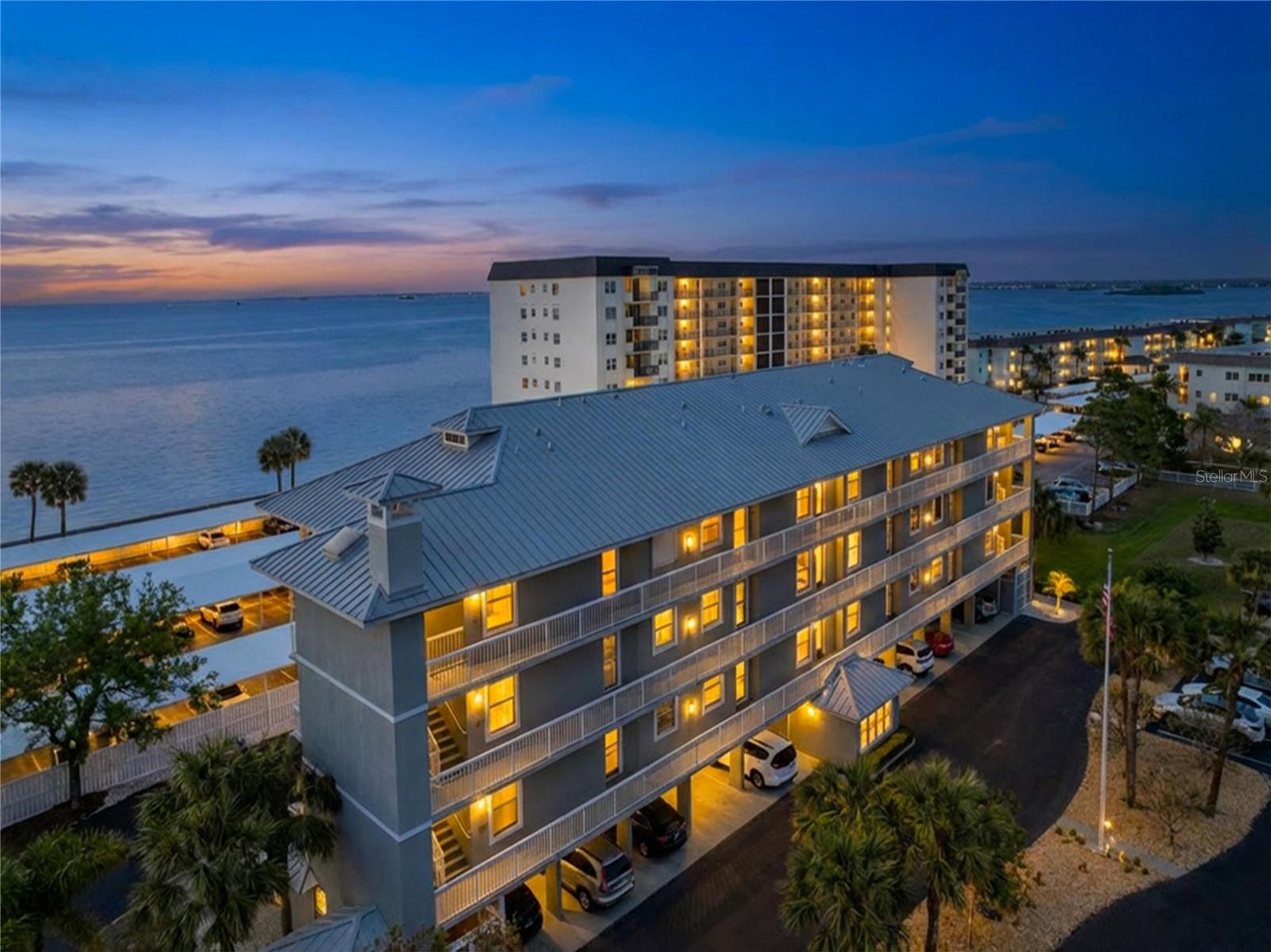 ISLAND PARK PL - Residential