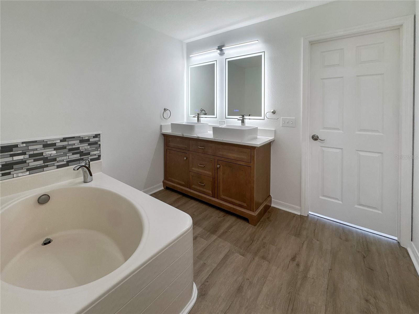 LEESBURG OVERLOOK AT LAKE GRIFFIN - Residential