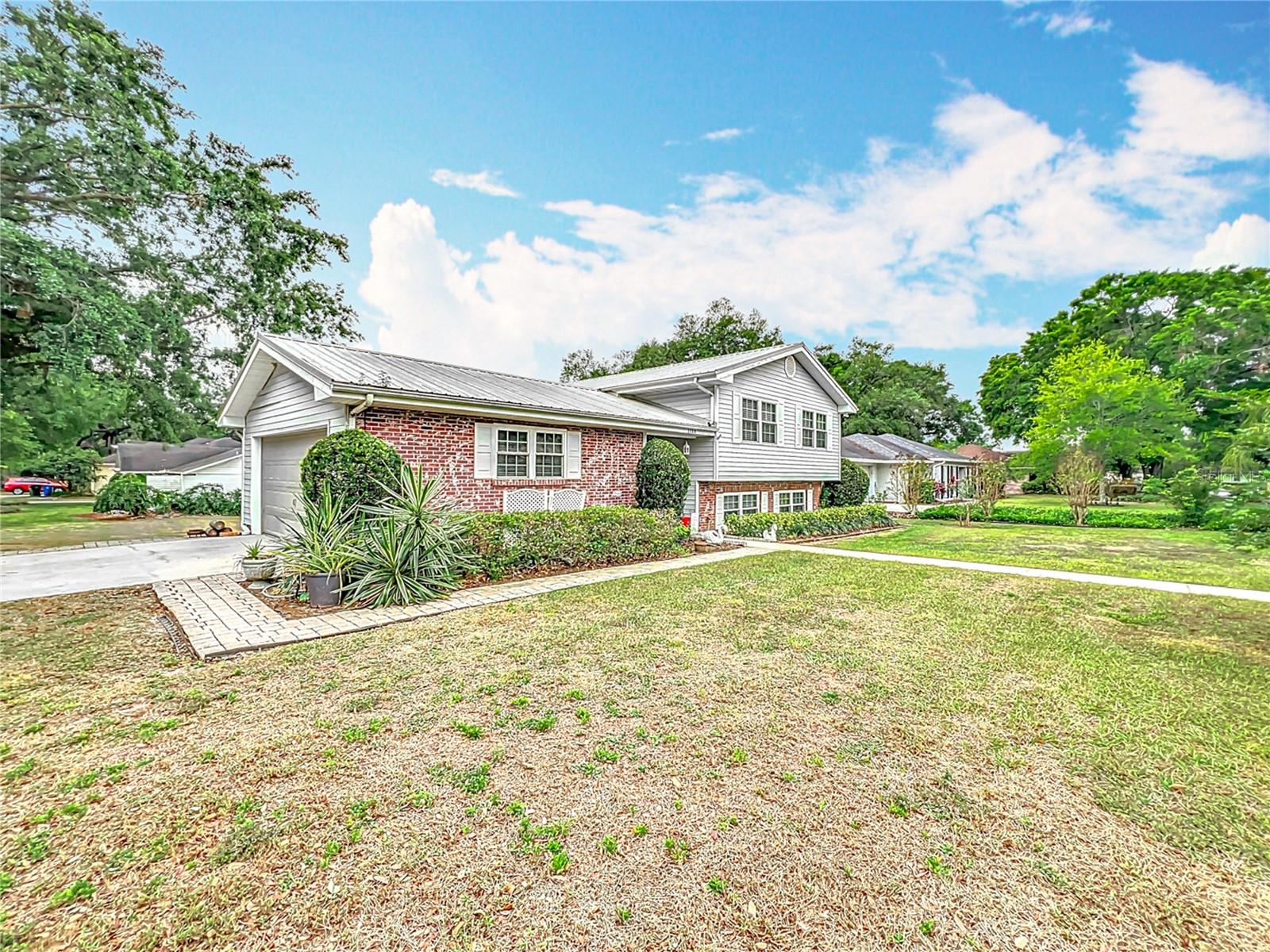1135 PALACE PLACE