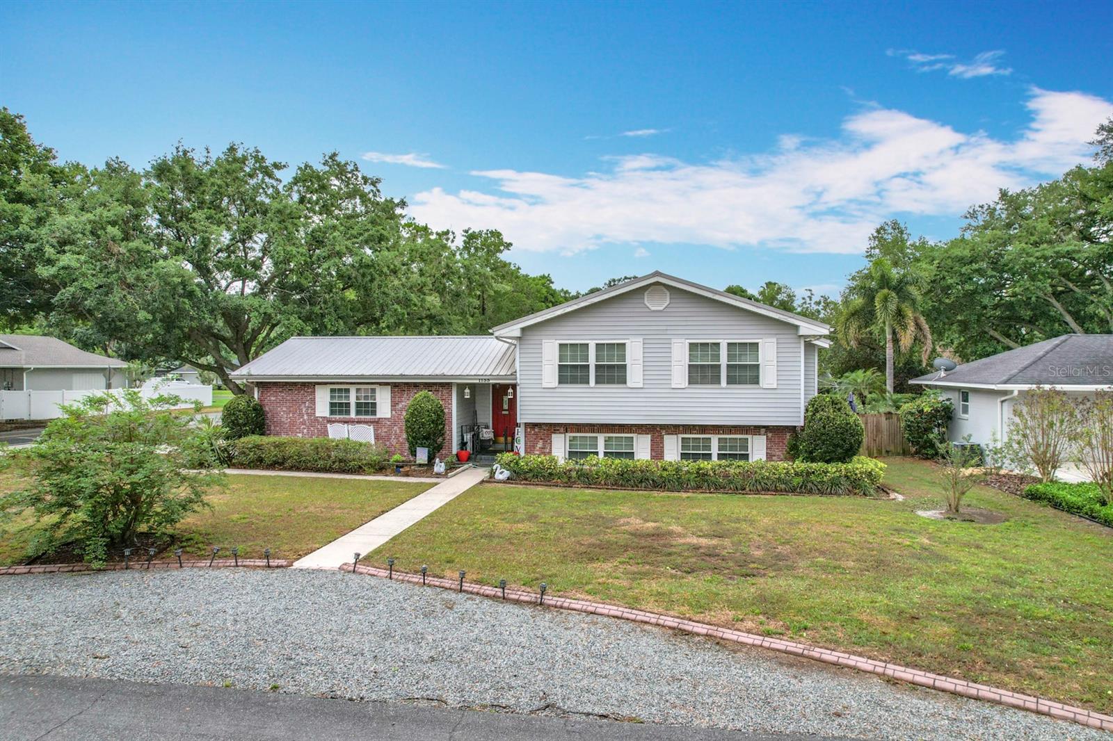 1135 PALACE PLACE
