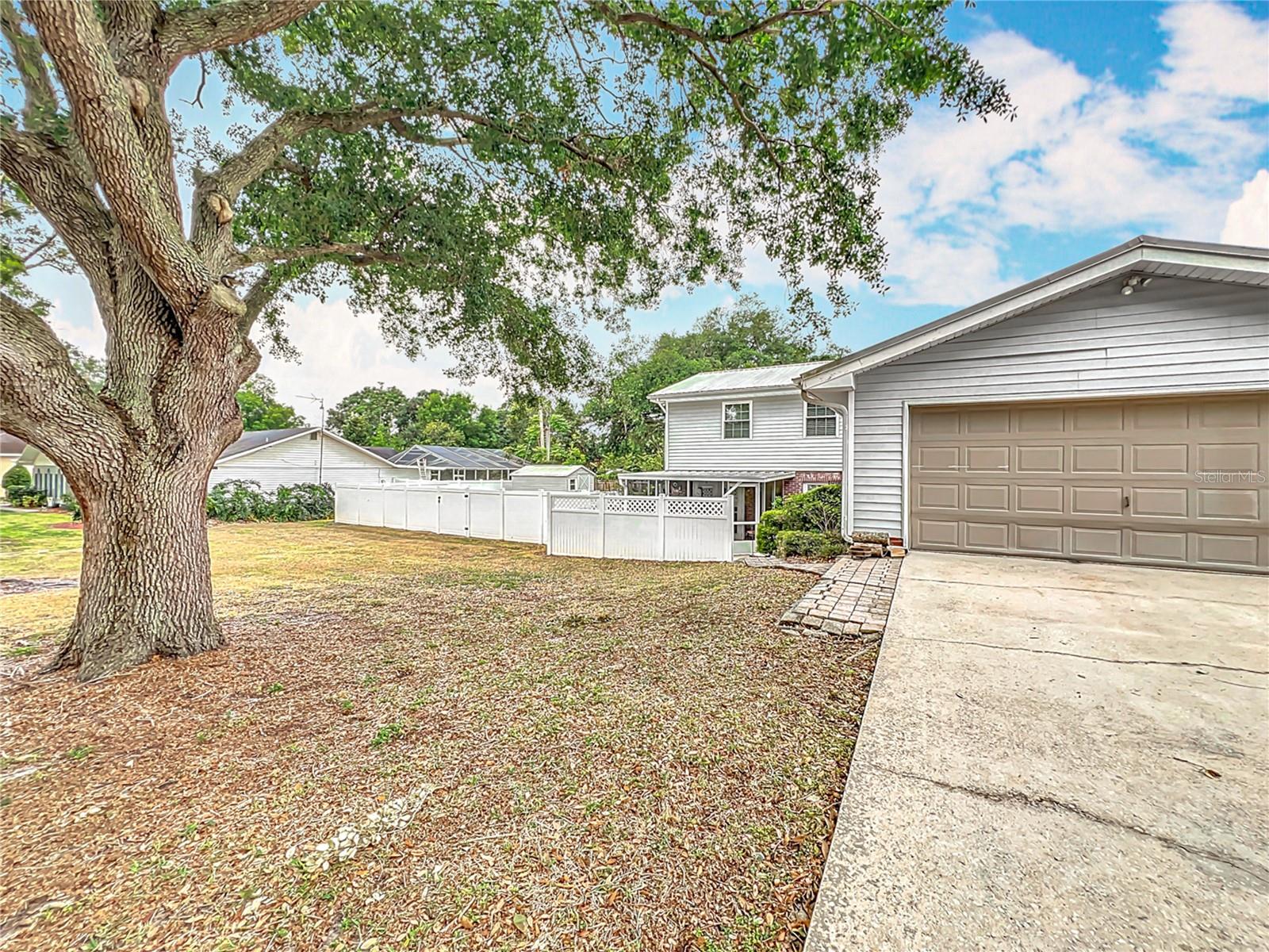 1135 PALACE PLACE