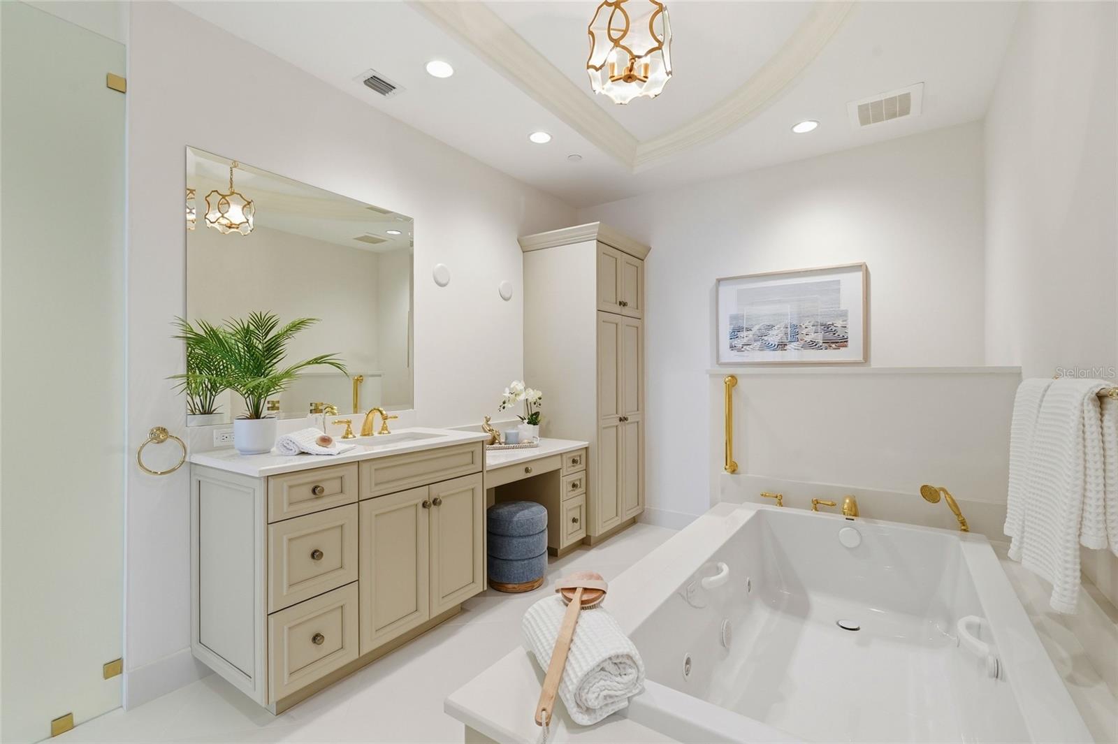 ARIA LONGBOAT KEY - Residential