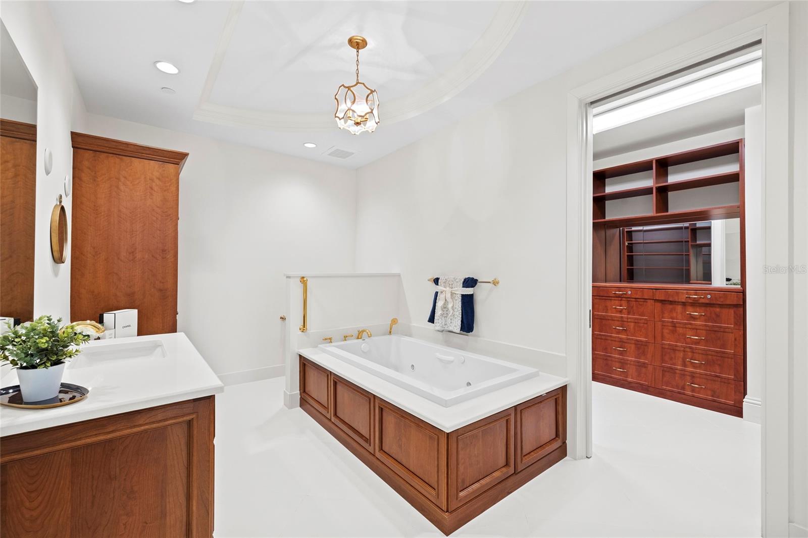 ARIA LONGBOAT KEY - Residential