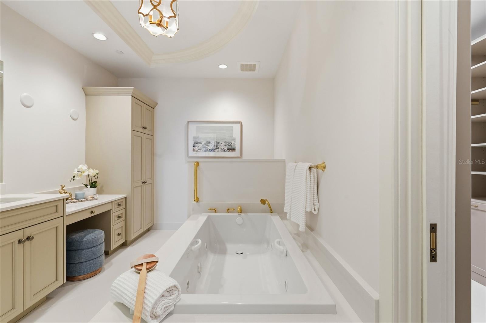 ARIA LONGBOAT KEY - Residential