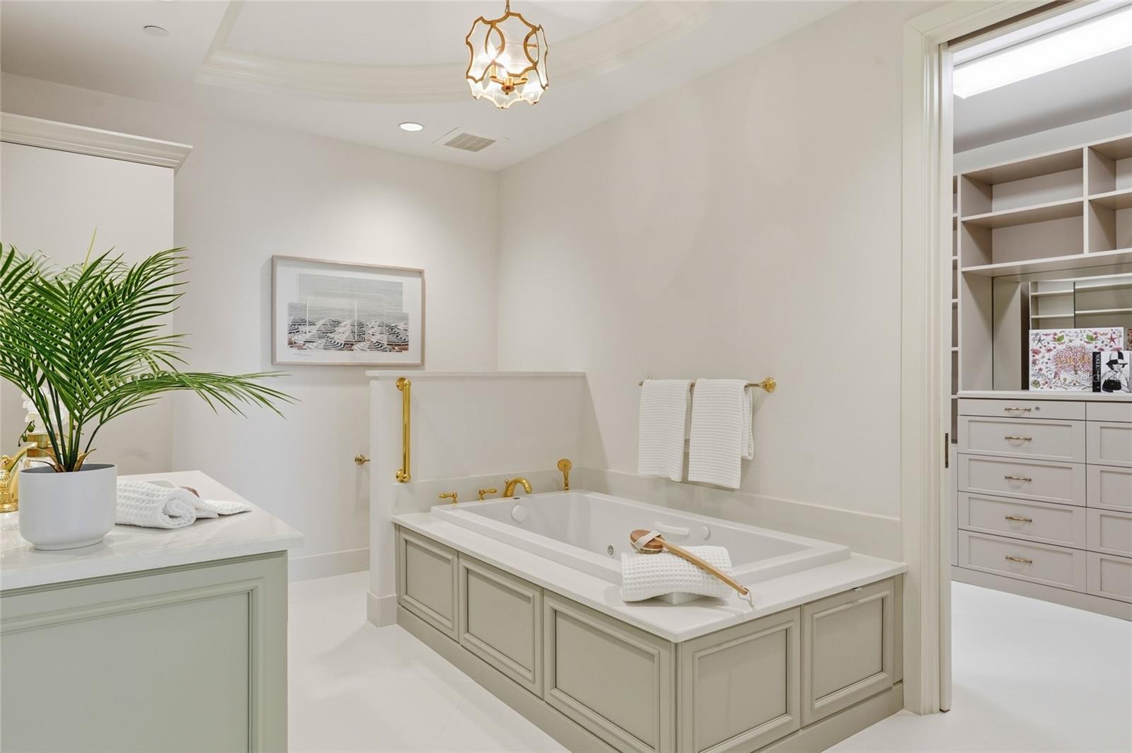 ARIA LONGBOAT KEY - Residential