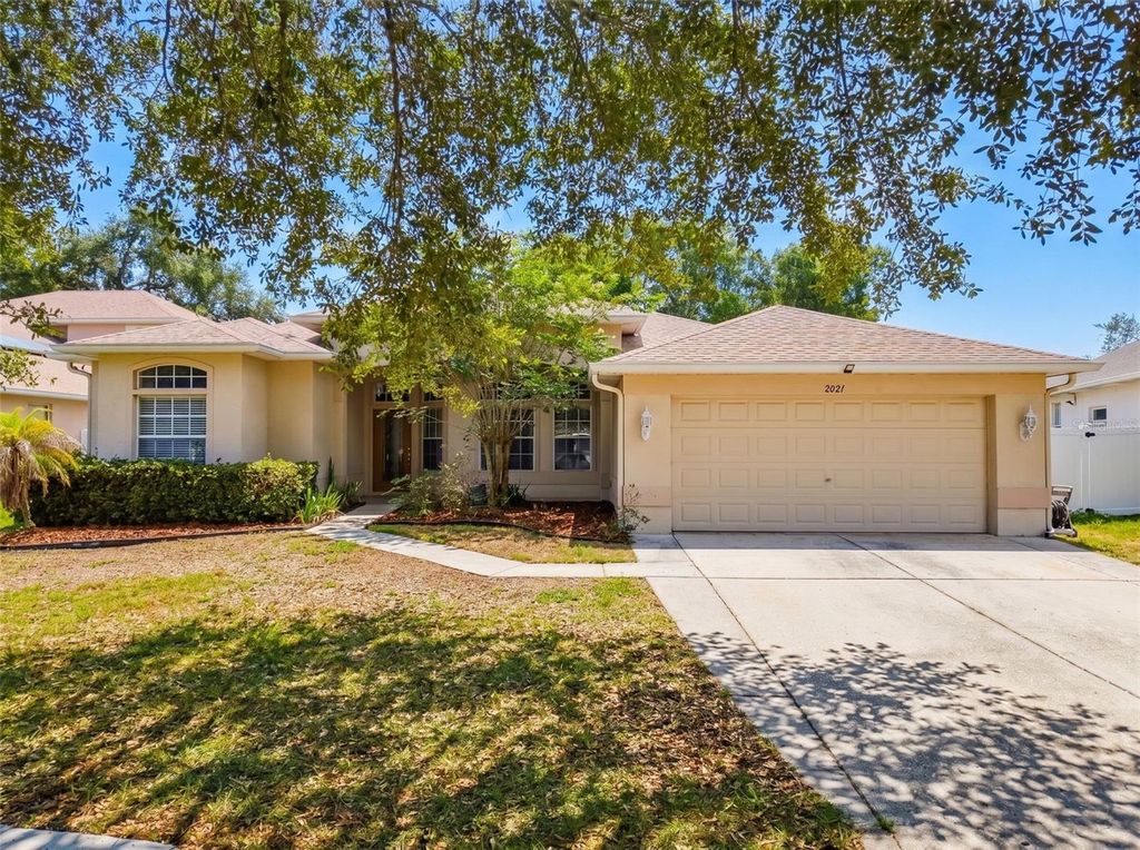 Photo of 2021 Rutherford Drive, Dover, FL 33527 (MLS # W7887573)