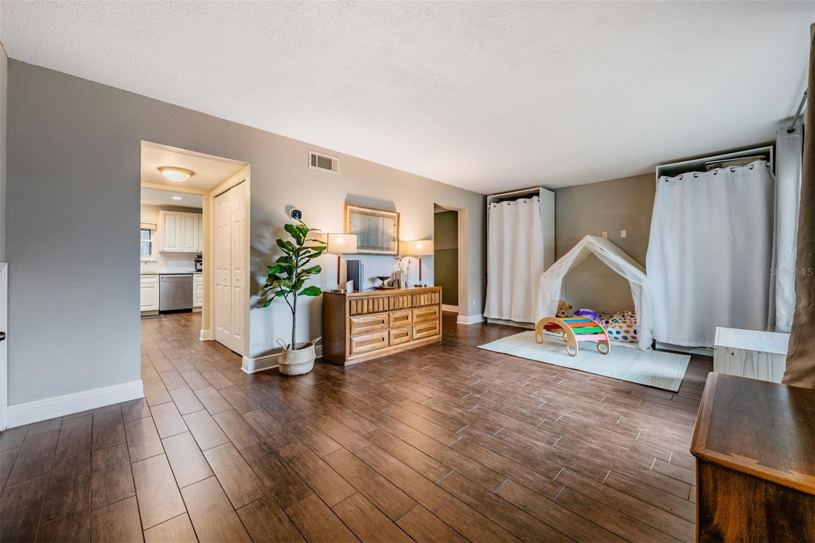 TURNER TRACE UNIT ONE - Residential