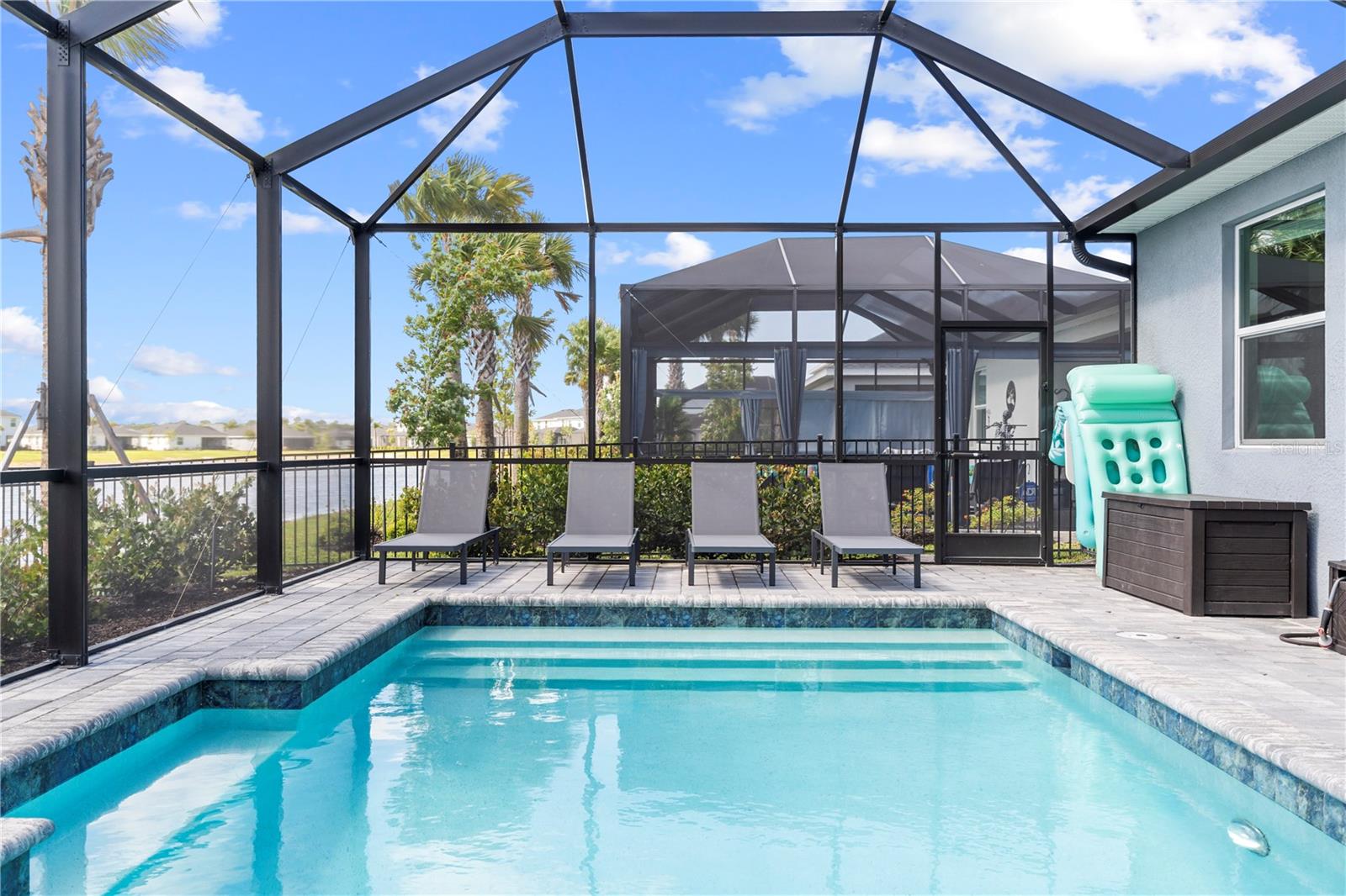 TUCKERS COVE - Residential