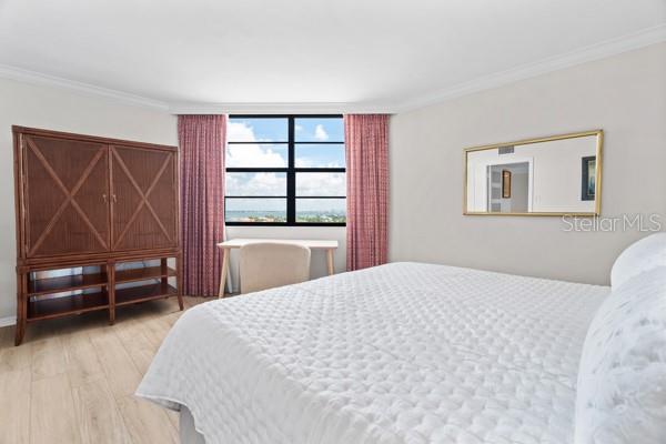 PRIVATEER SOUTH - Residential Lease