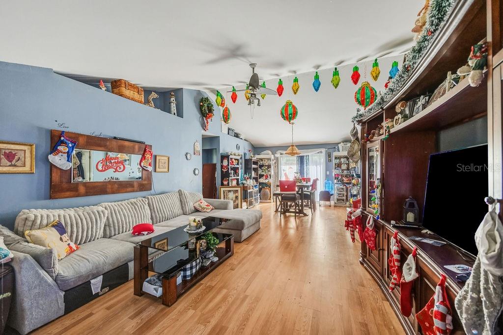 1376 DANBURY STREET SW