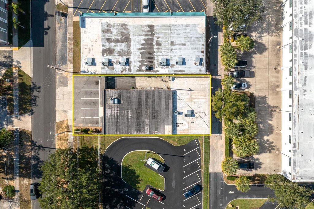 Photo of 155 Avenue B SW, Winter Haven, FL 33880 (MLS # P4937351)