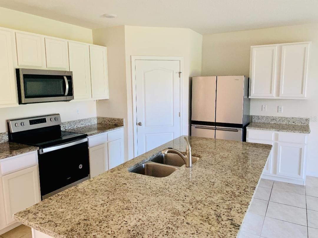 LAKES/LAUREL HLNDS PH 2B - Residential Lease
