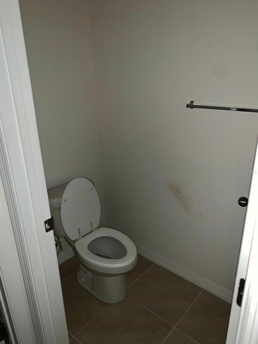 LAKES/LAUREL HLNDS PH 2B - Residential Lease