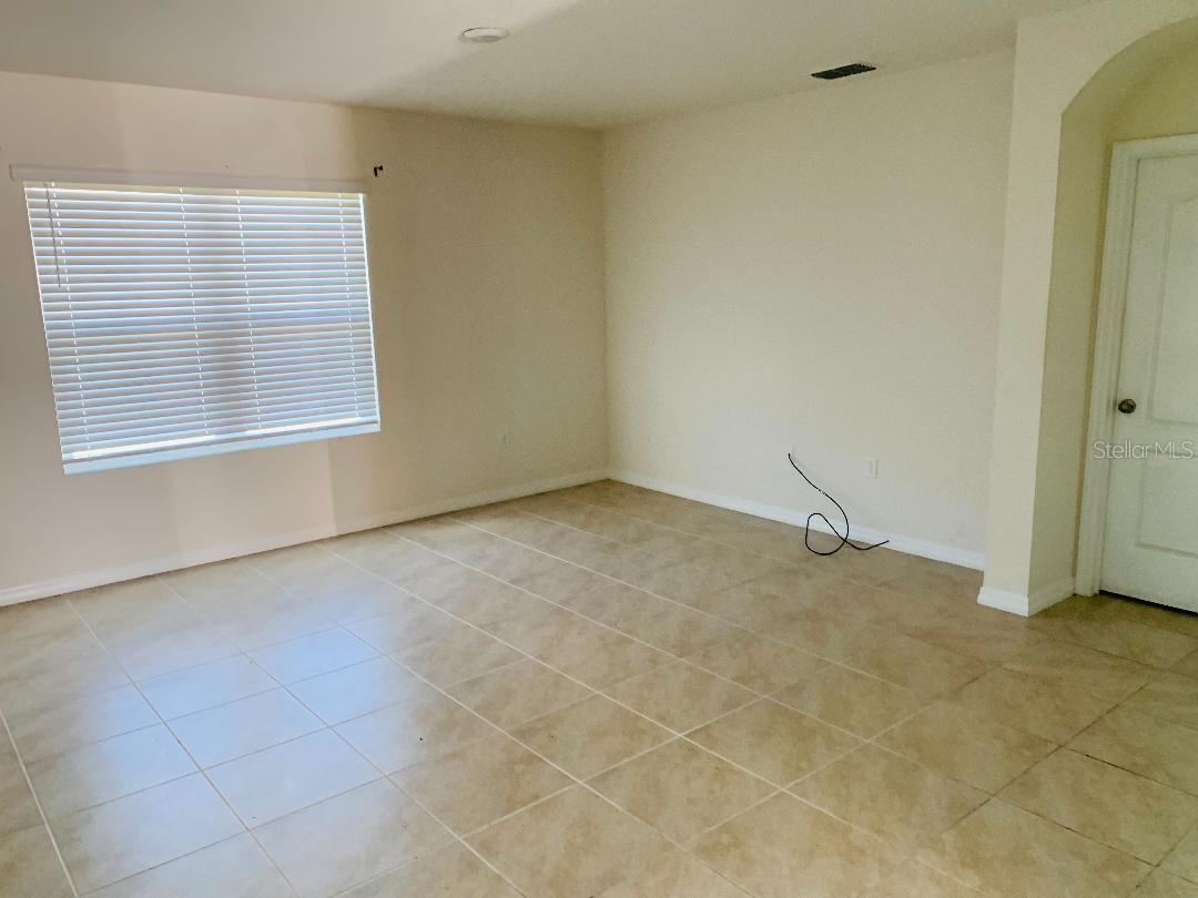 LAKES/LAUREL HLNDS PH 2B - Residential Lease