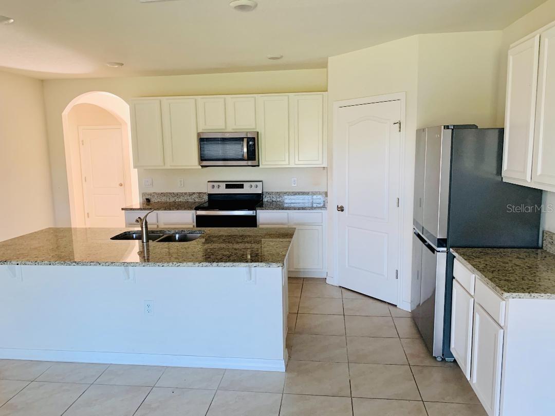 LAKES/LAUREL HLNDS PH 2B - Residential Lease