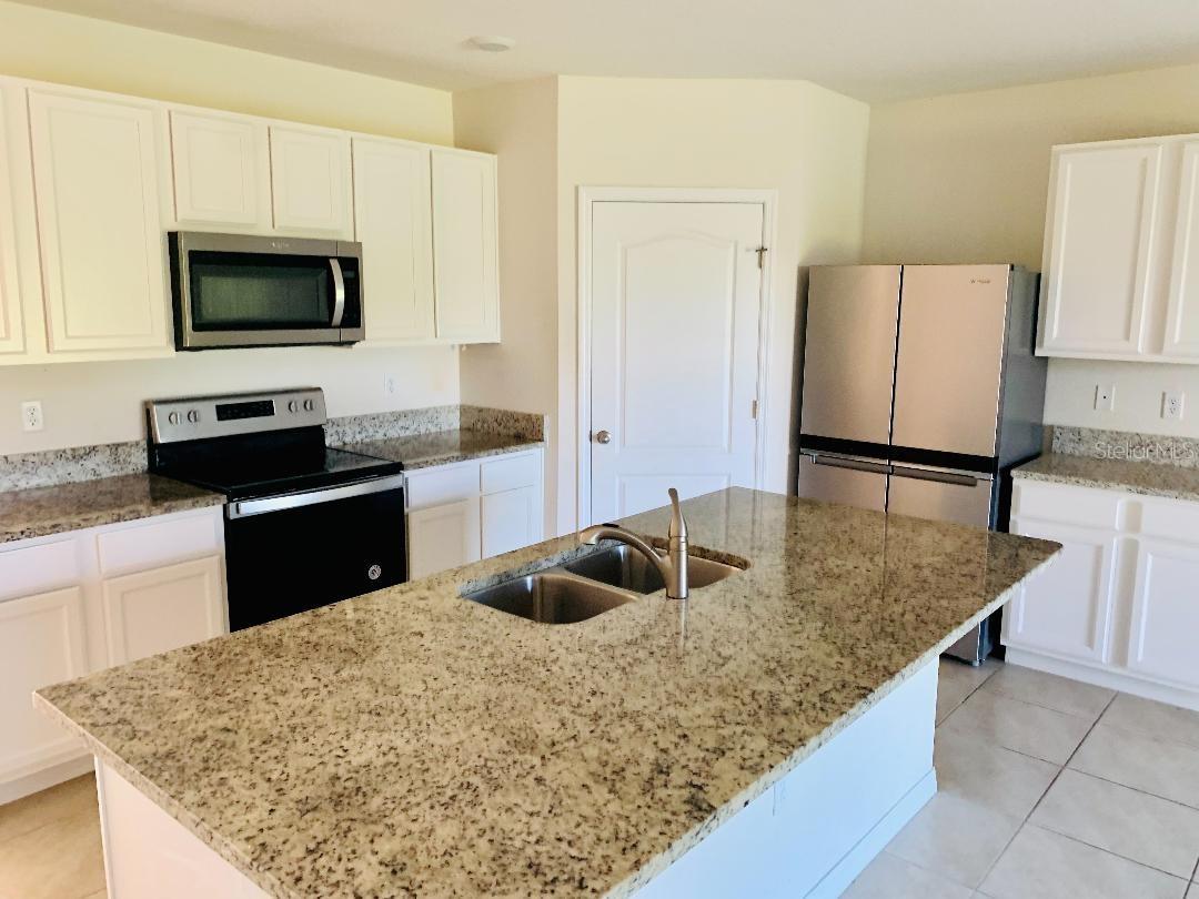 LAKES/LAUREL HLNDS PH 2B - Residential Lease