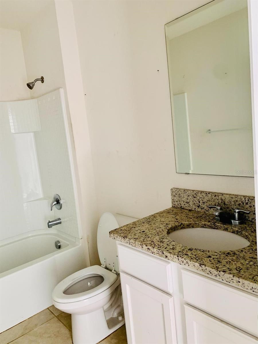 LAKES/LAUREL HLNDS PH 2B - Residential Lease