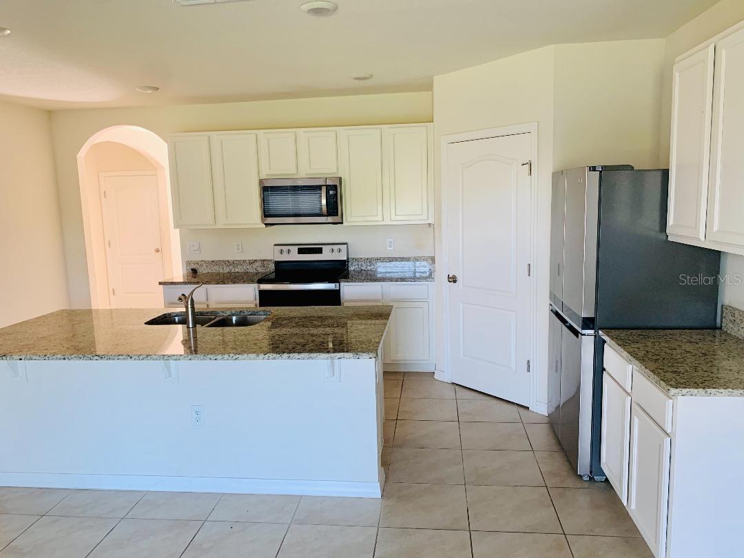 LAKES/LAUREL HLNDS PH 2B - Residential Lease