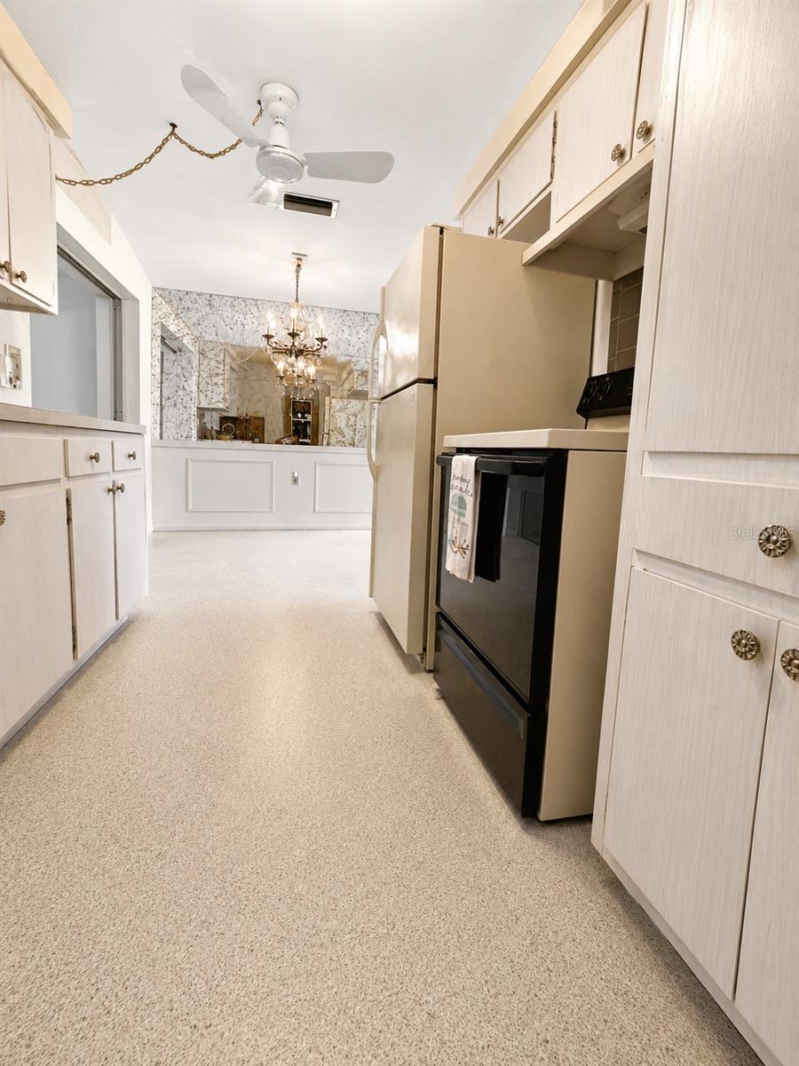 COLONIAL HILLS - Residential