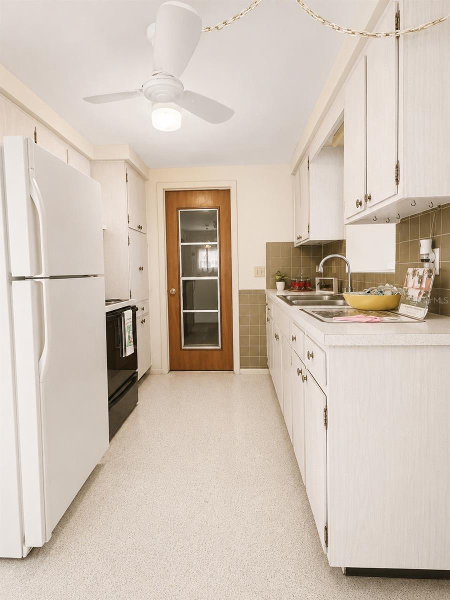 COLONIAL HILLS - Residential
