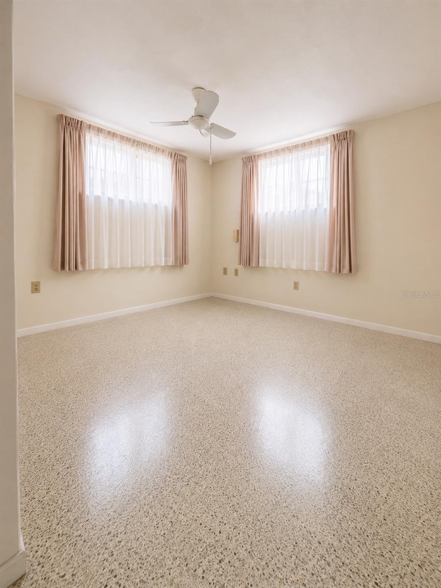 COLONIAL HILLS - Residential