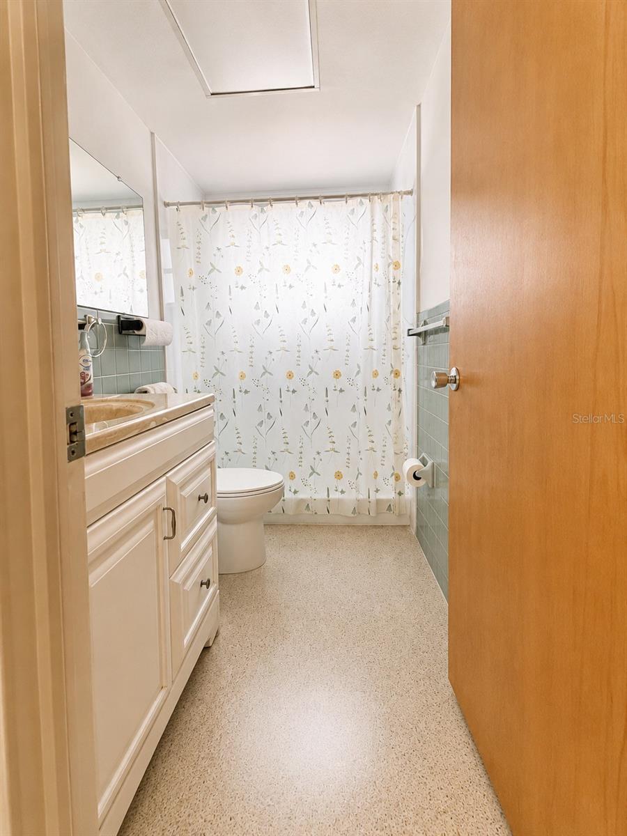 COLONIAL HILLS - Residential