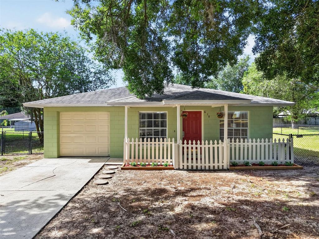 Photo of 610 Palmetto Drive, Mascotte, FL 34753 (MLS # G5111638)