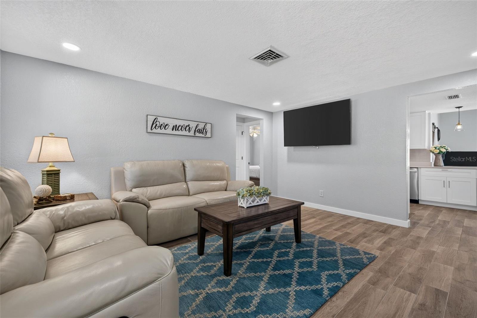 209 TALLAHASSEE DRIVE NE