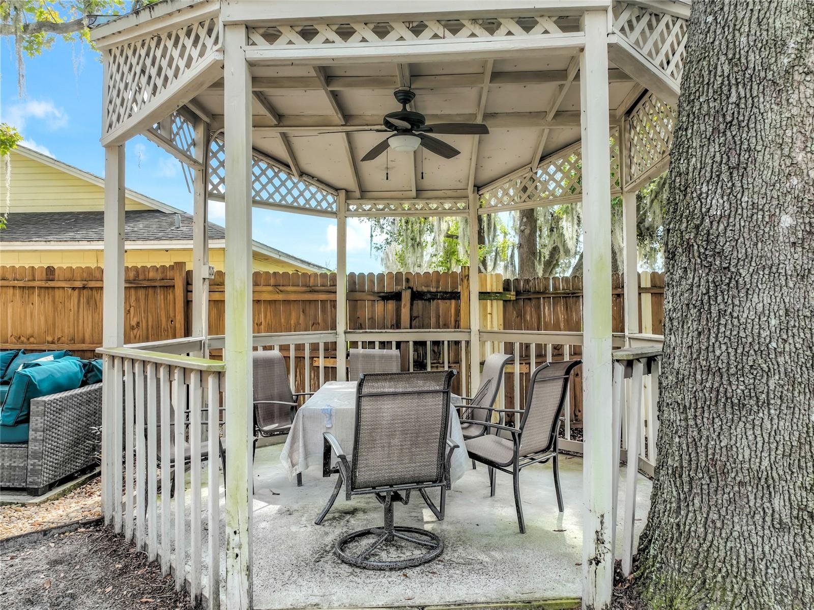 CURRY FORD WOODS - Residential