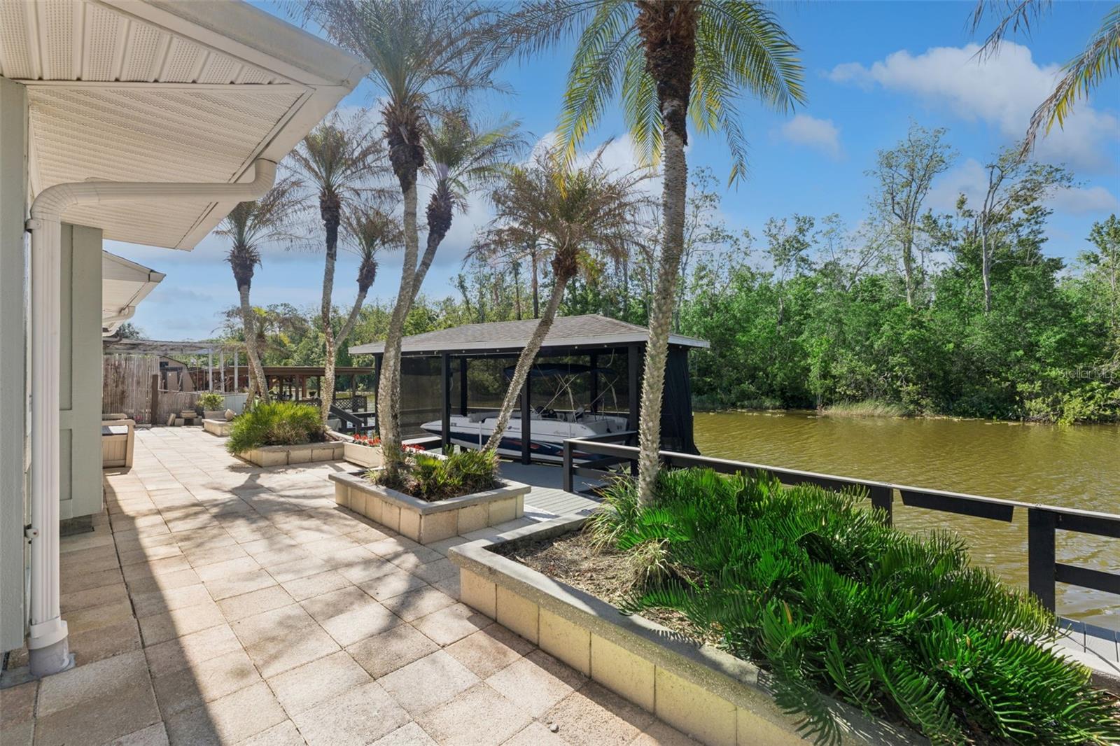 LAKE HARRIS SHORES UN #1 - Residential