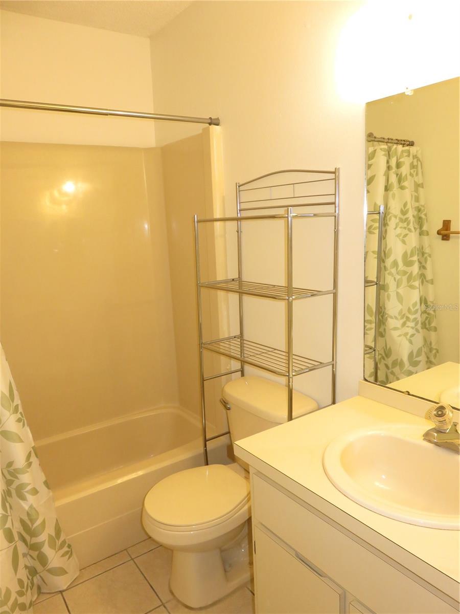 SUNNYBROOK CONDO 04 - Residential Lease