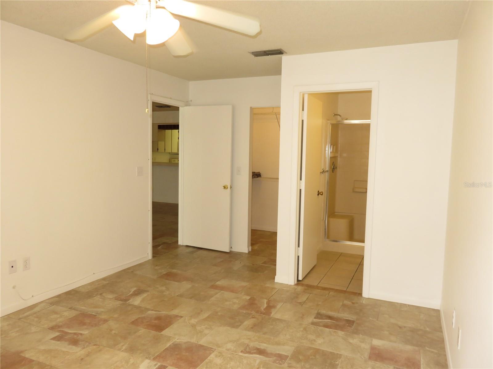 SUNNYBROOK CONDO 04 - Residential Lease