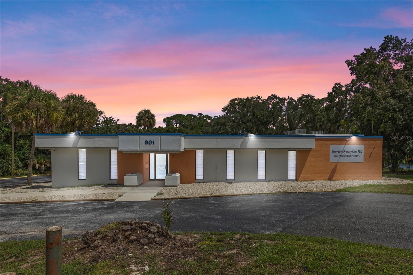 901 N GROVE ST  / SR 19
