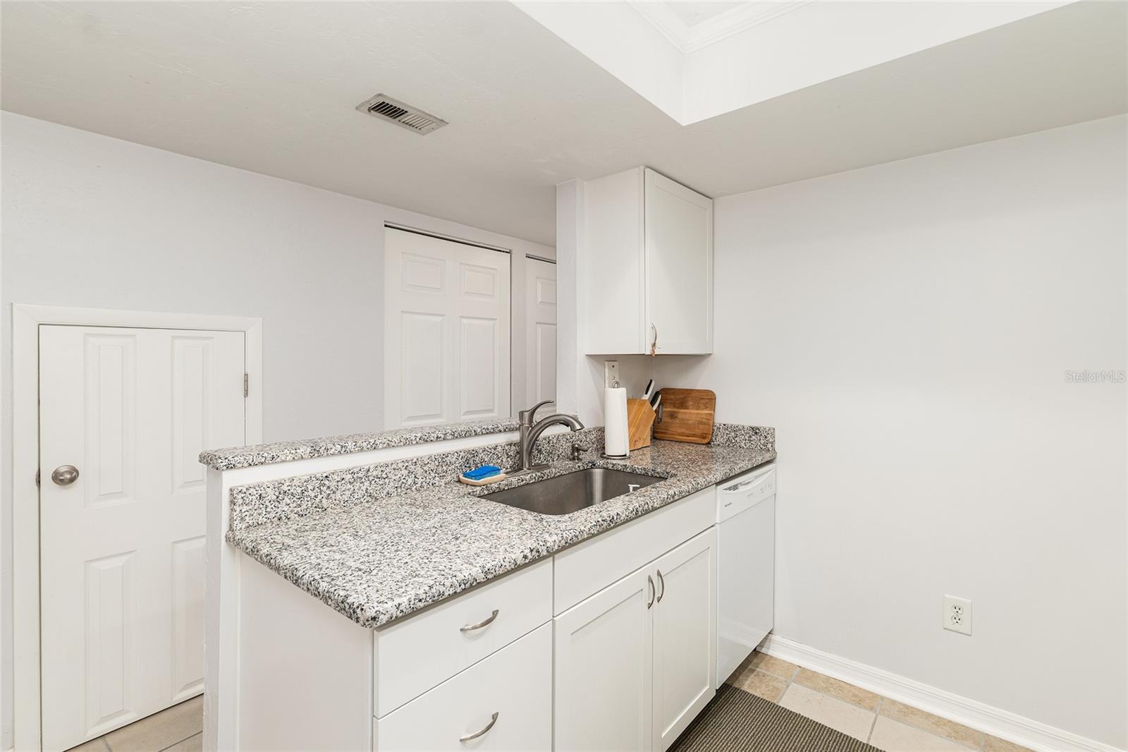 GRANTWOOD CONDO PH I - Residential