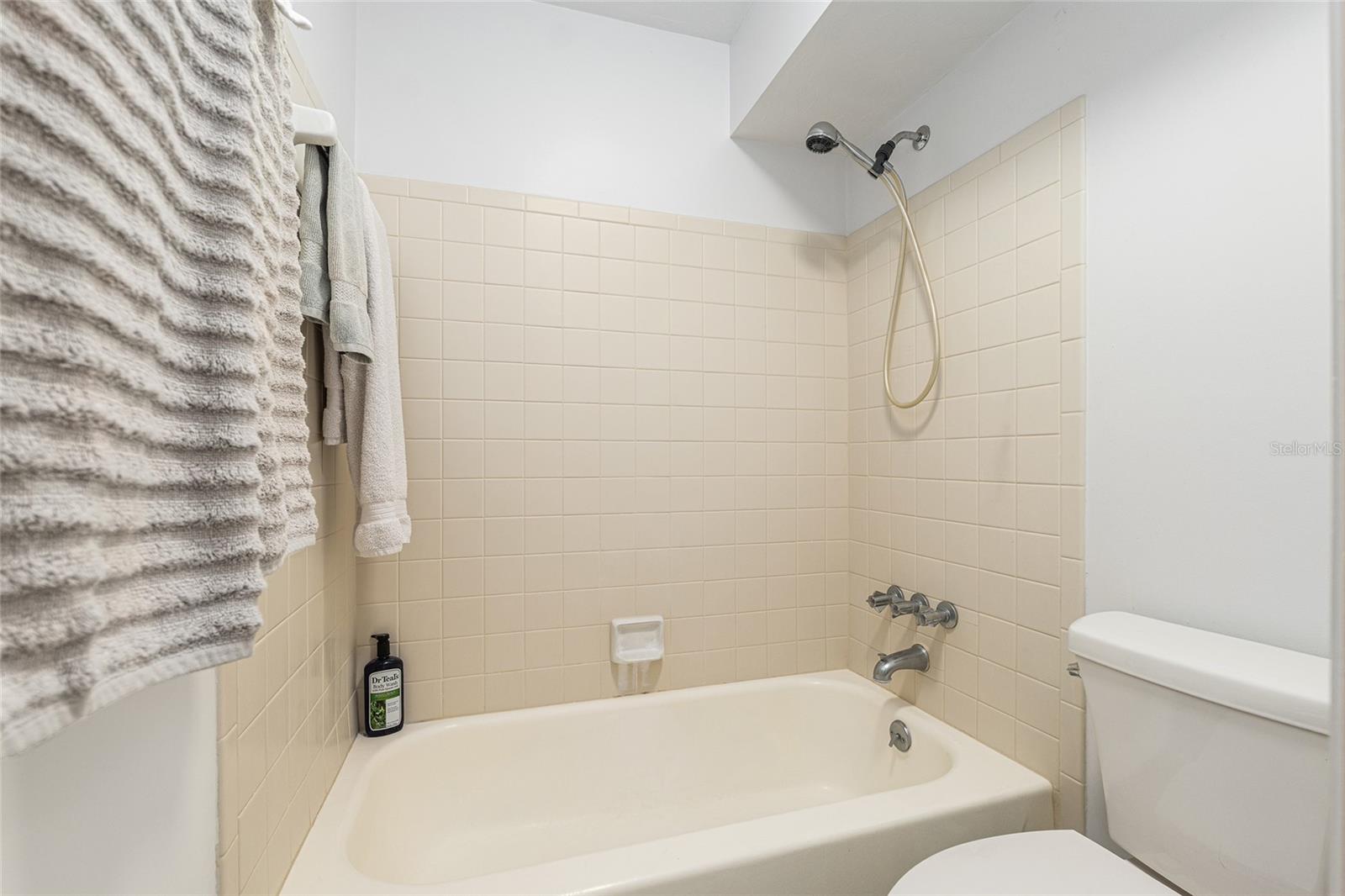 GRANTWOOD CONDO PH I - Residential