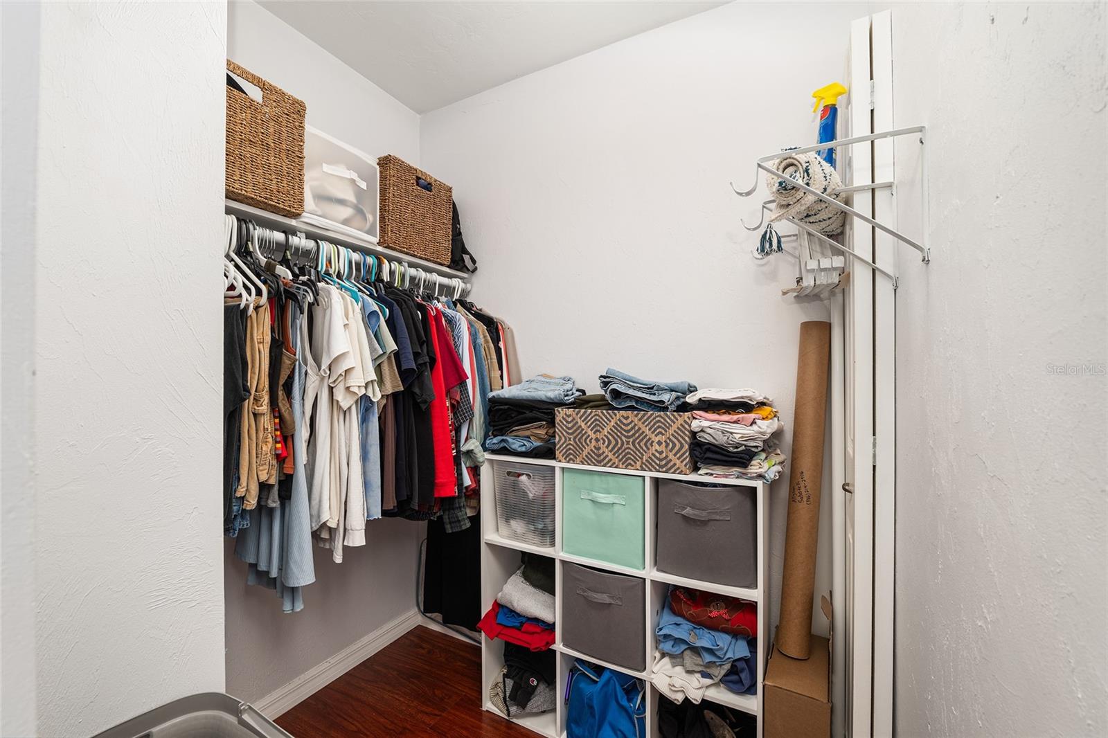 GRANTWOOD CONDO PH I - Residential