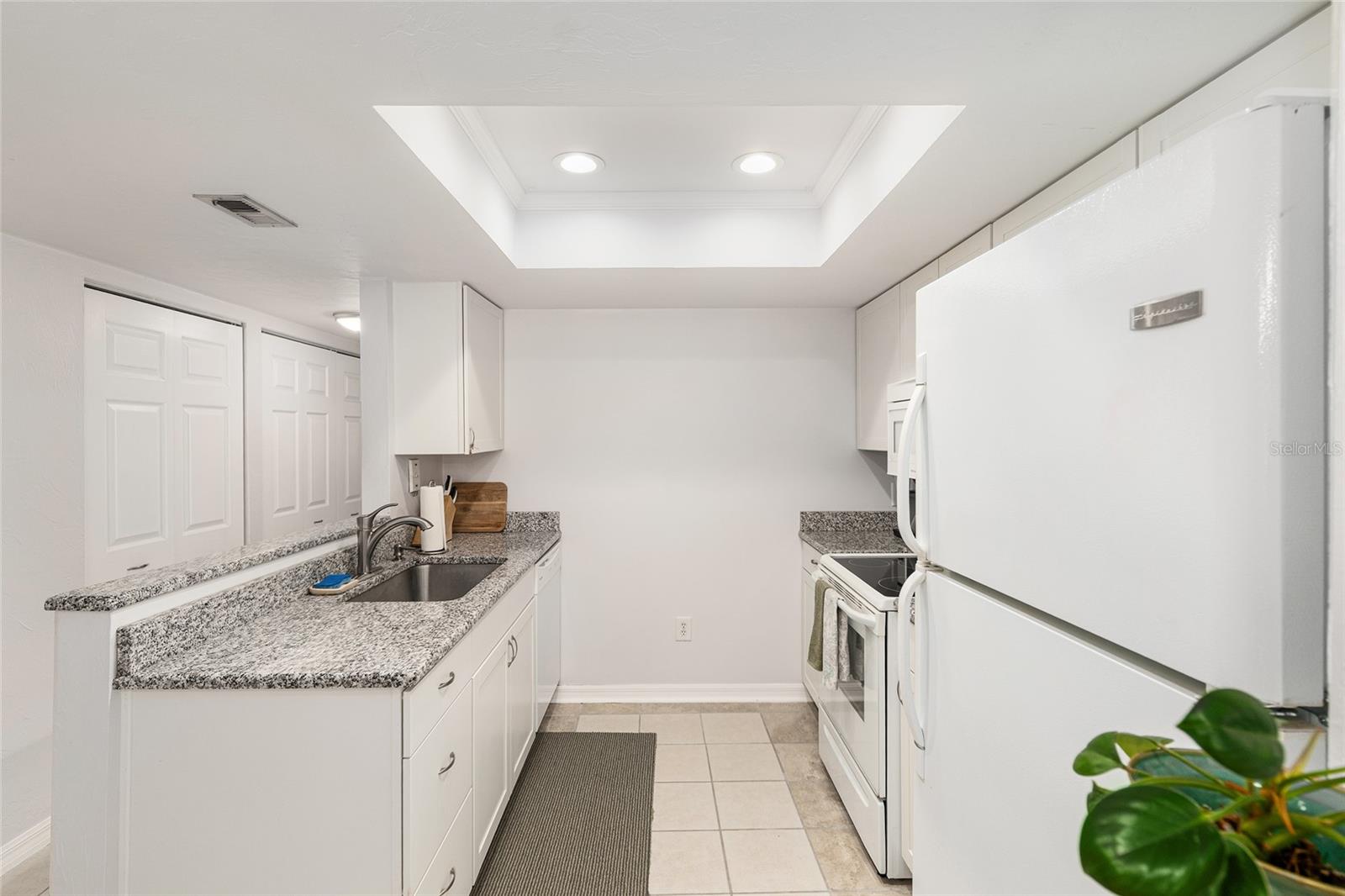 GRANTWOOD CONDO PH I - Residential