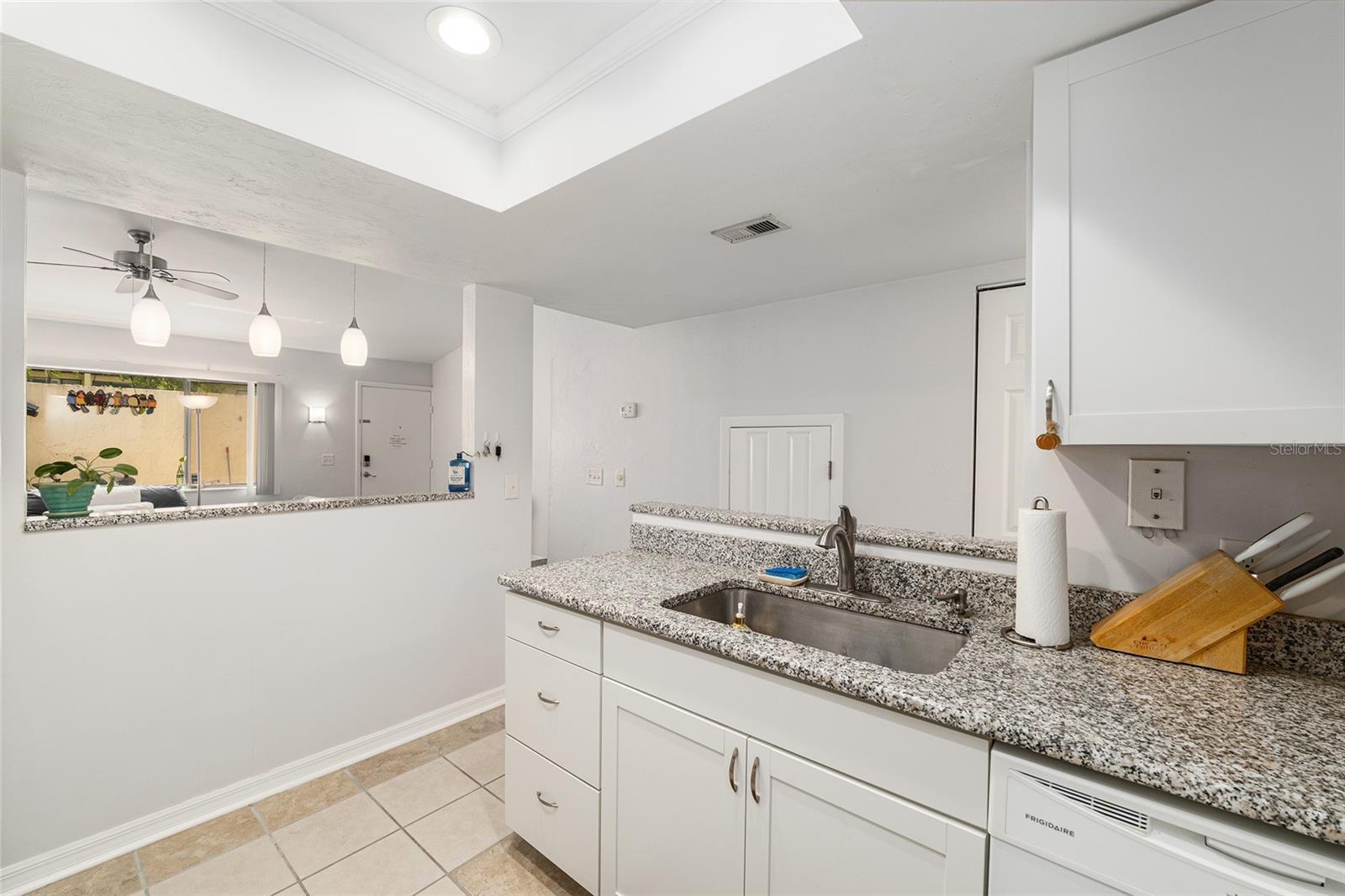 GRANTWOOD CONDO PH I - Residential