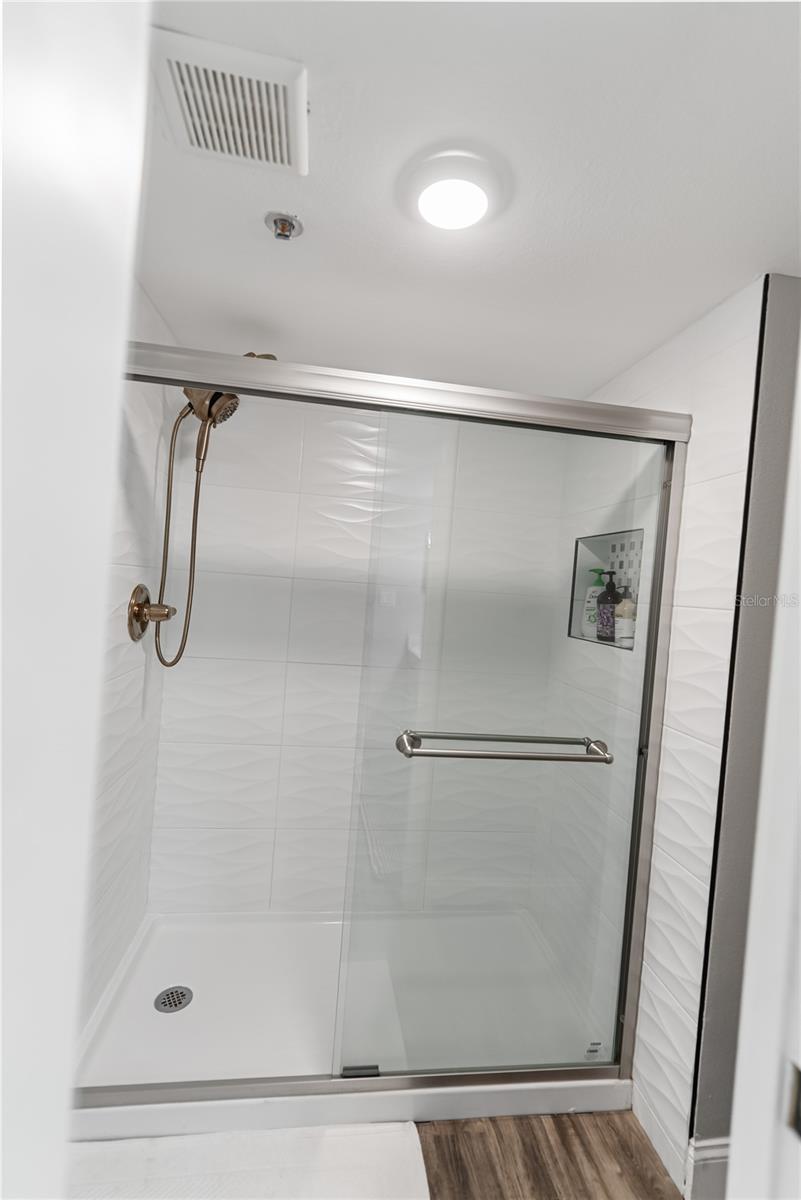 LAWRENCE POINTE II - Residential Lease