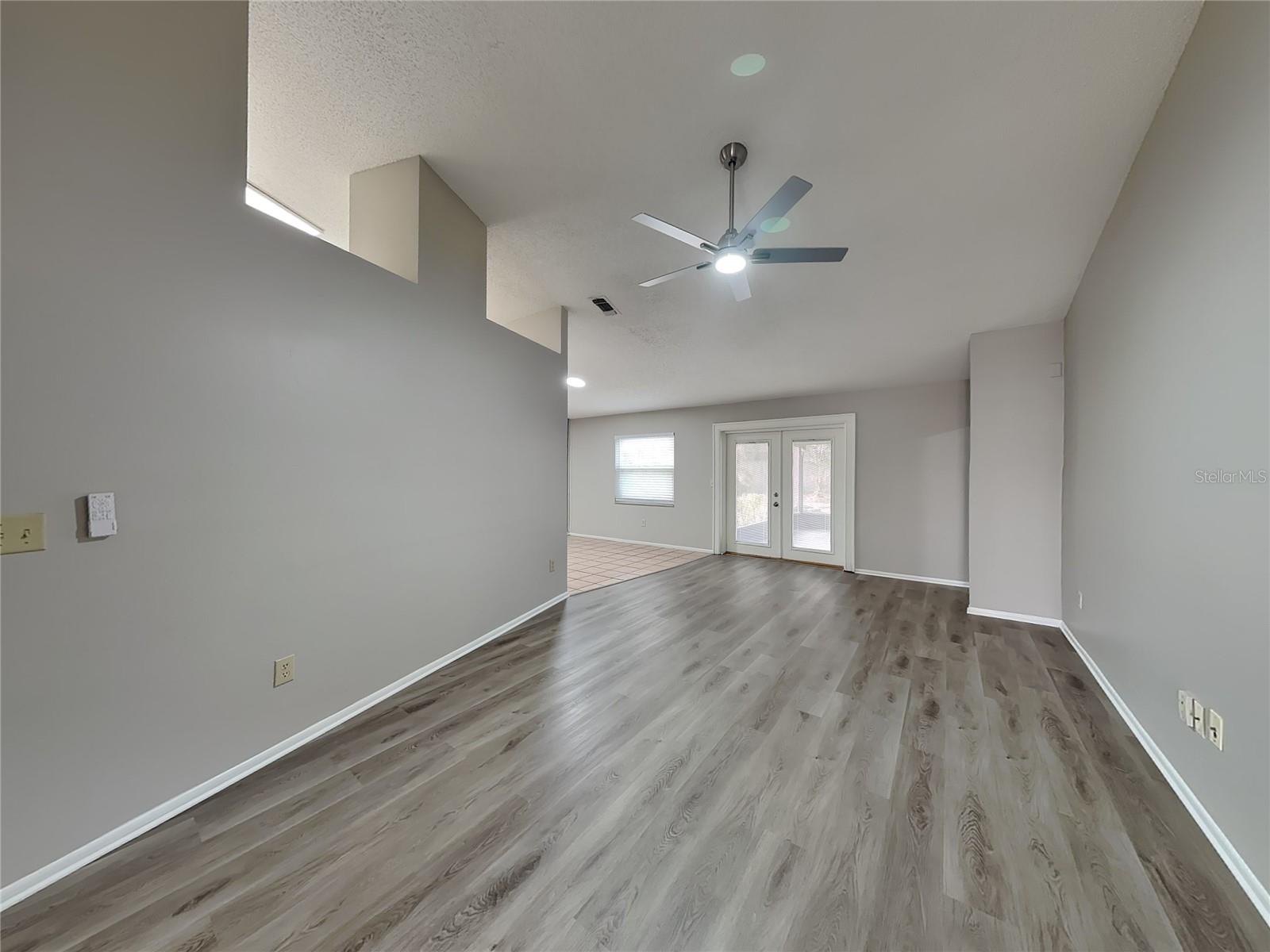 COUNTRY HILLS UNIT ONE A - Residential Lease