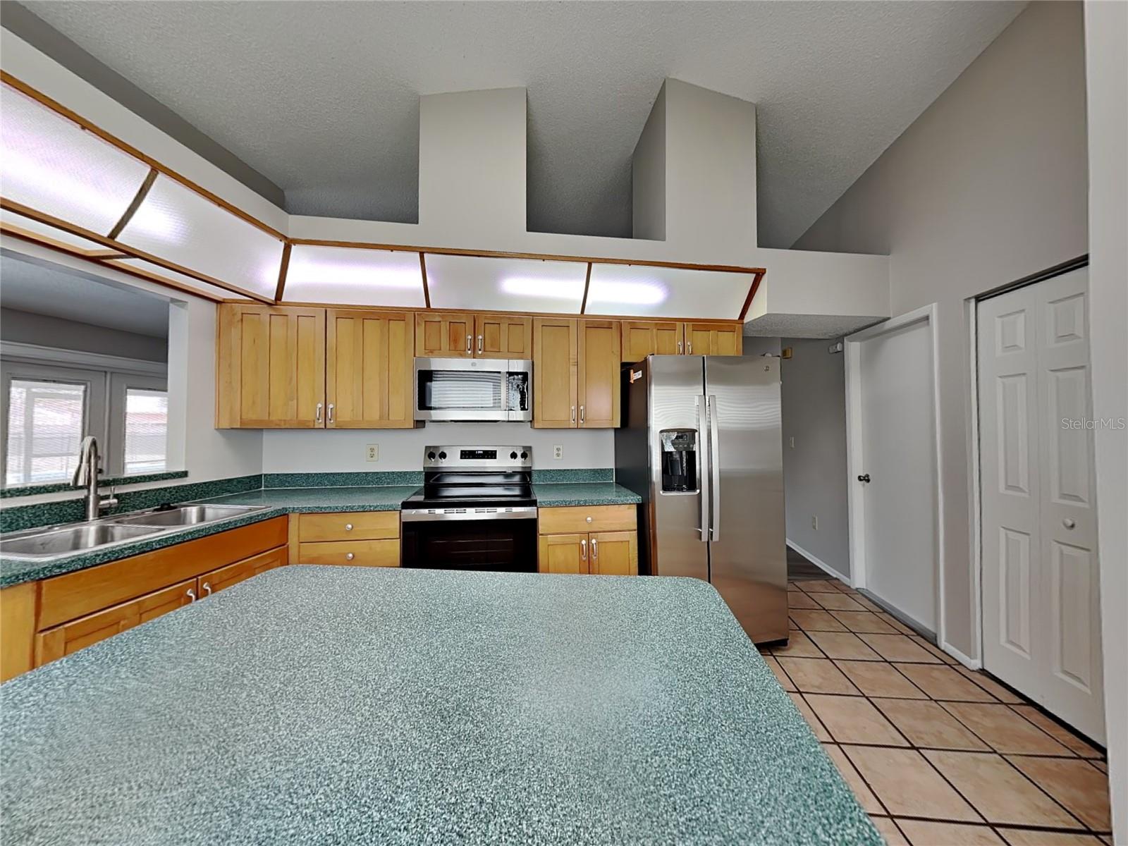 COUNTRY HILLS UNIT ONE A - Residential Lease