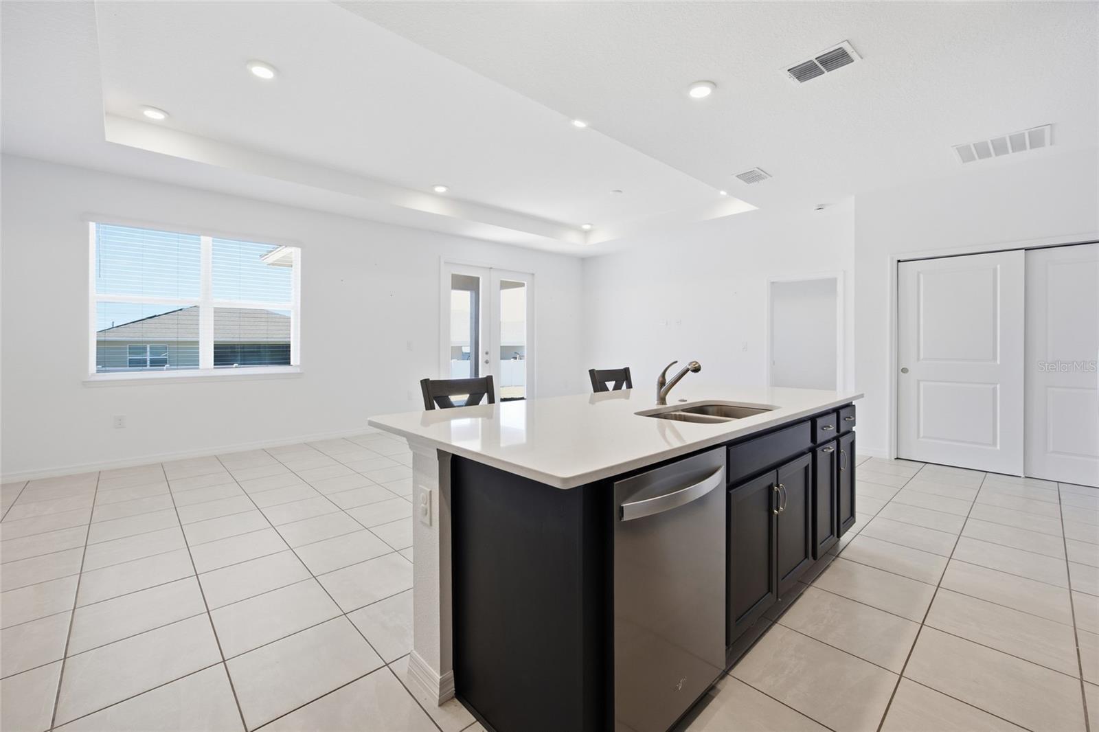 CALESA TOWNSHIP ROAN HILLS PH - Residential