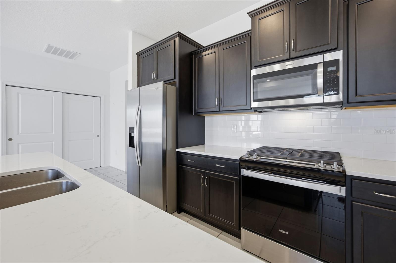 CALESA TOWNSHIP ROAN HILLS PH - Residential